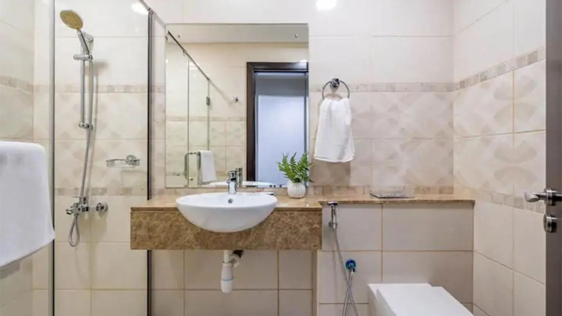 Luxurious Studio Apartment With Canal View In Court Tower Dubai United Arab Emirates