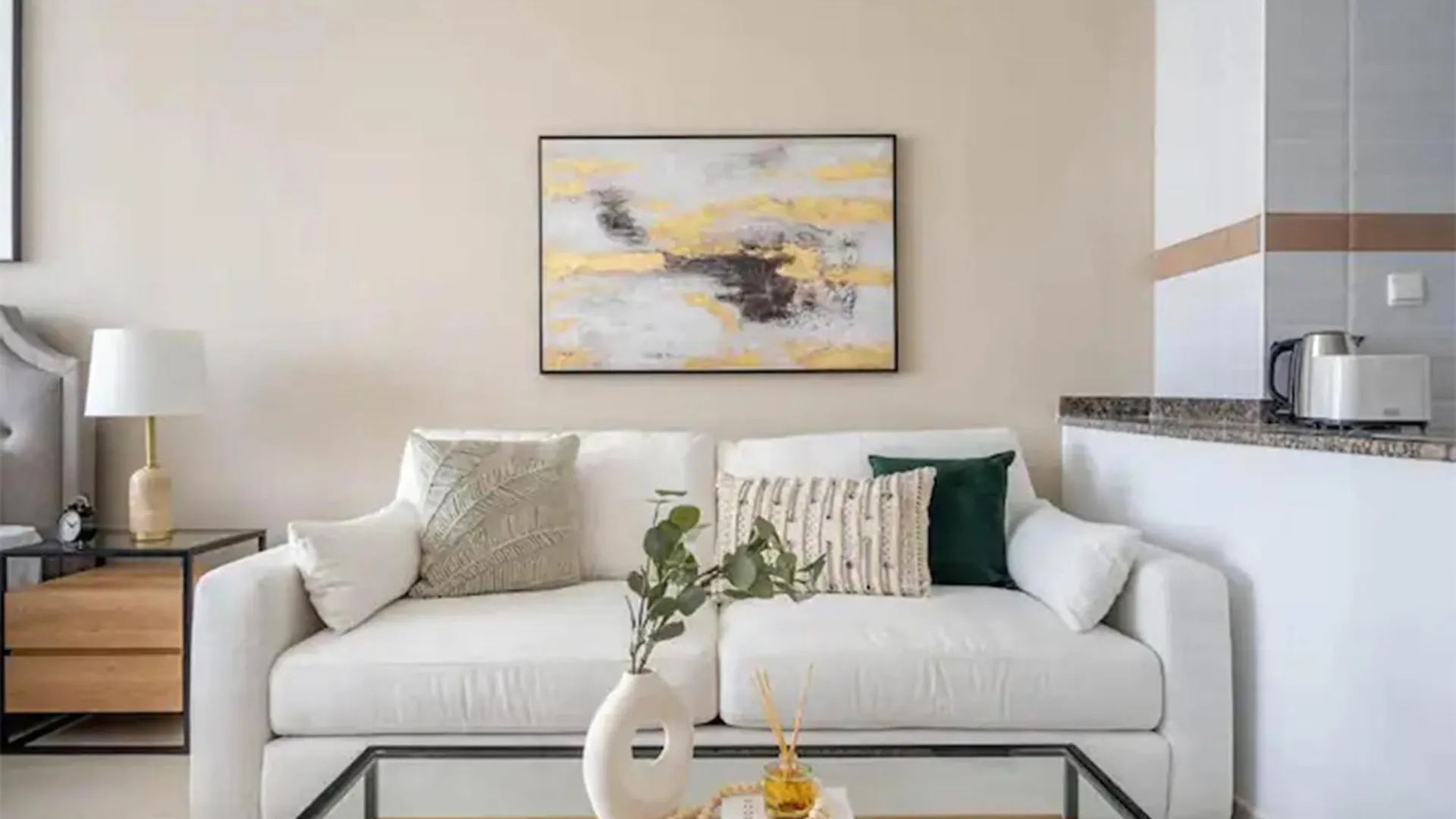 Luxurious Studio Apartment With Canal View In Court Tower Dubai